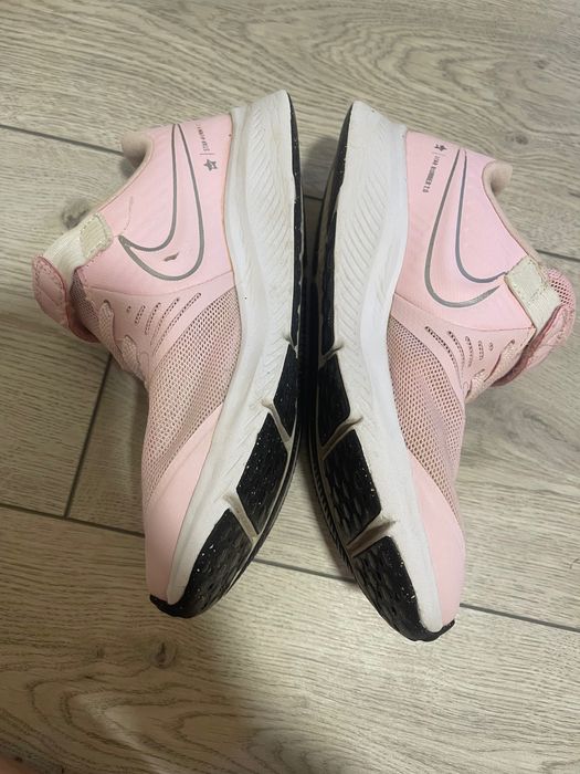 Кросівки Nike для дівчинки