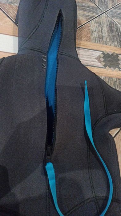Sprzedam hydrokostium dziecięcy Decathlon. Rozmiar 10-12 lat