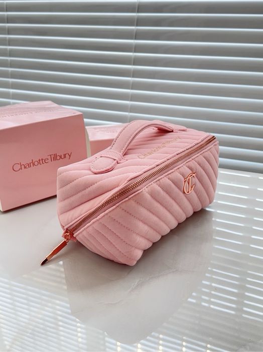 Косметичка Charlotte Tilbury