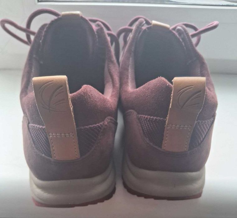 Женские кроссовки clarks