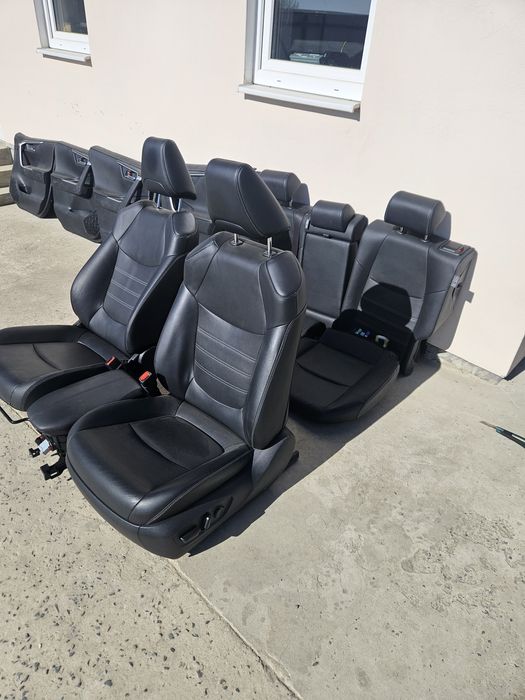 Салон шкіряний з вентиляцією на Toyota Rav4 19-24 року