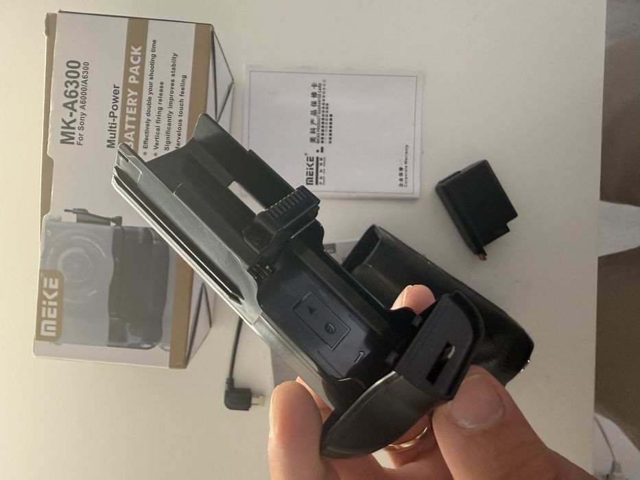 Grip Vertical Meike MK-A6300 para Sony A6000 / A6300 – Completo na Caixa