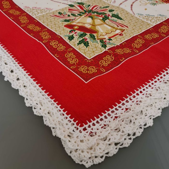 Toalha de Mesa de Natal 120cm com Bico em Crochet