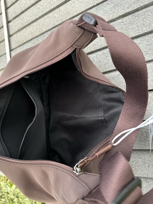 Сумка в стилі Adidas WOMEN SOFT LUX CROSSBODY BAG  коричнева жіноча шопер сумка адідас