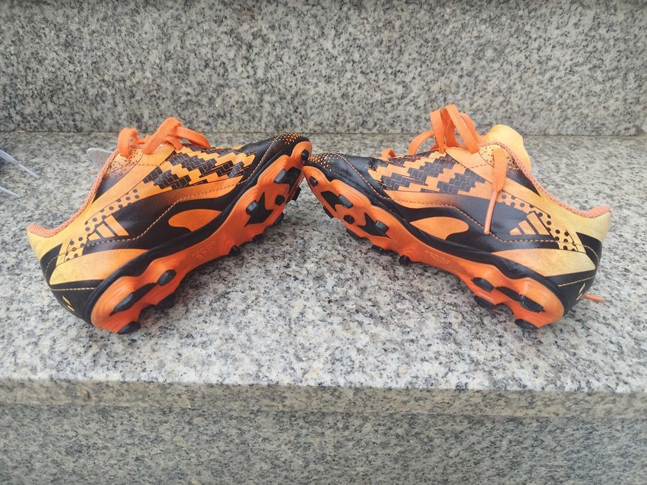 Chuteiras Adidas - Tamanho 31
