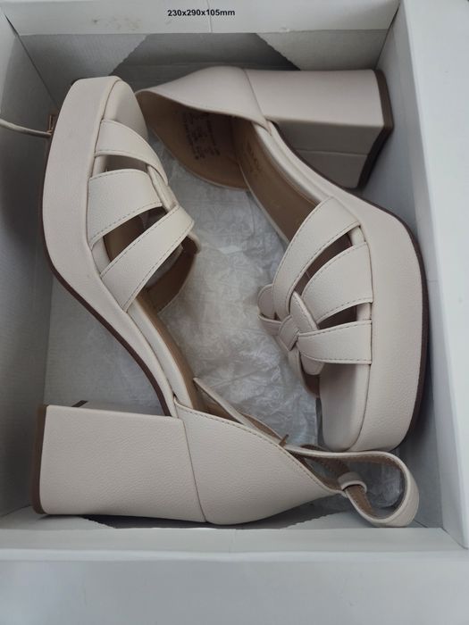 Beżowe sandały damskie na słupku r.40 platformie