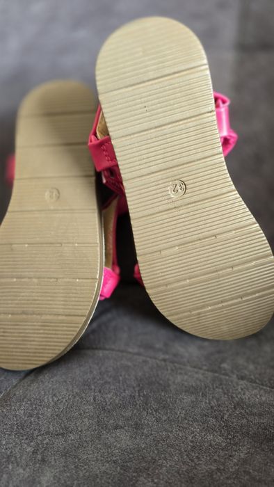 Sandałki różowe nowe