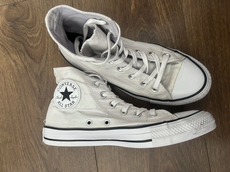 Błyszczące trampki za kostke Converse 37,5