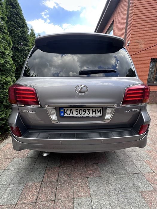 Продам LEXUS LX570 2011