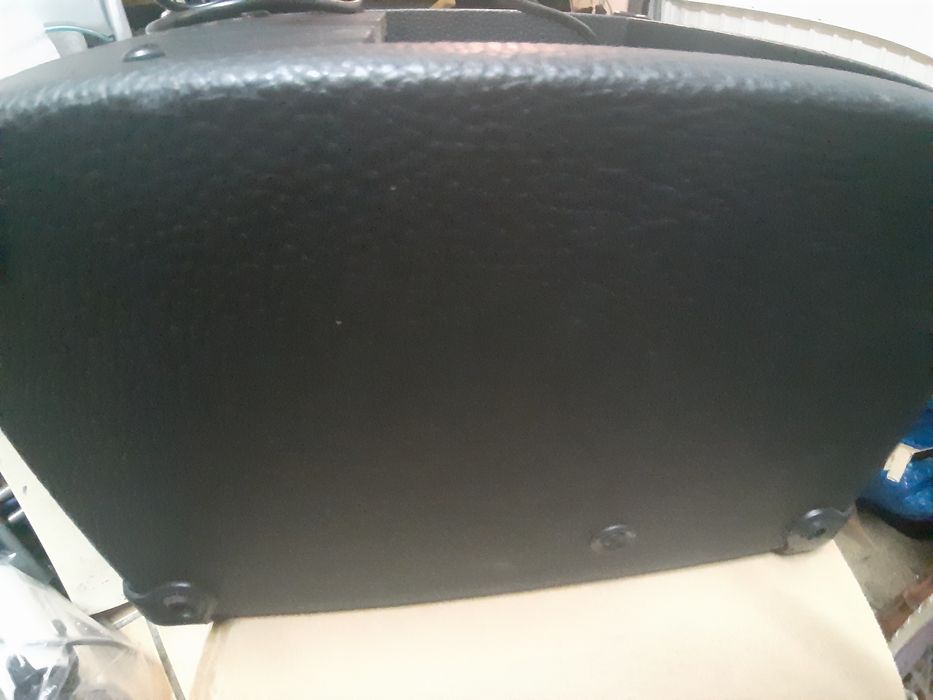 Amplificador de guitarra 27 W