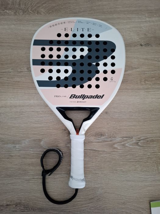 Raquete Bullpadel ELITE W25 com apenas 5 jogos, sem riscos. Como nova