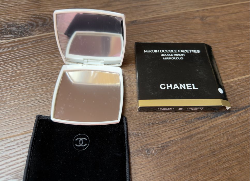 Lusterko Chanel białe