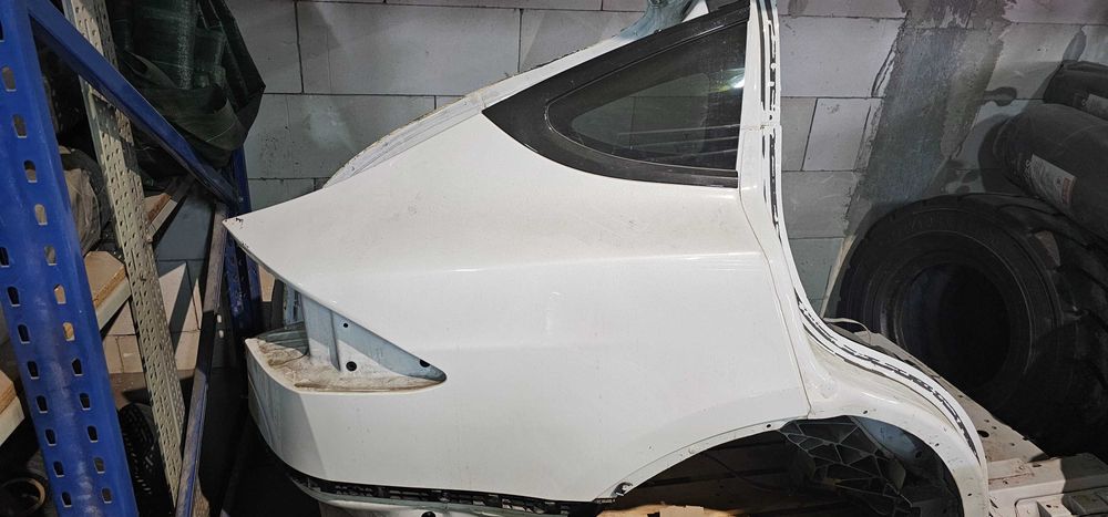 Ćwiartka tył Tesla X PLAID 22