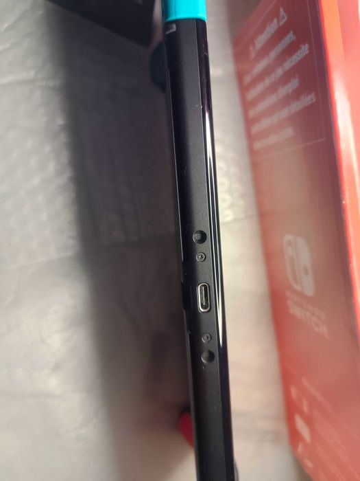 Портативна ігрова приставка Nintendo Switch OLED with Neon Blue and Neon Red Joy-Con (045496453442)