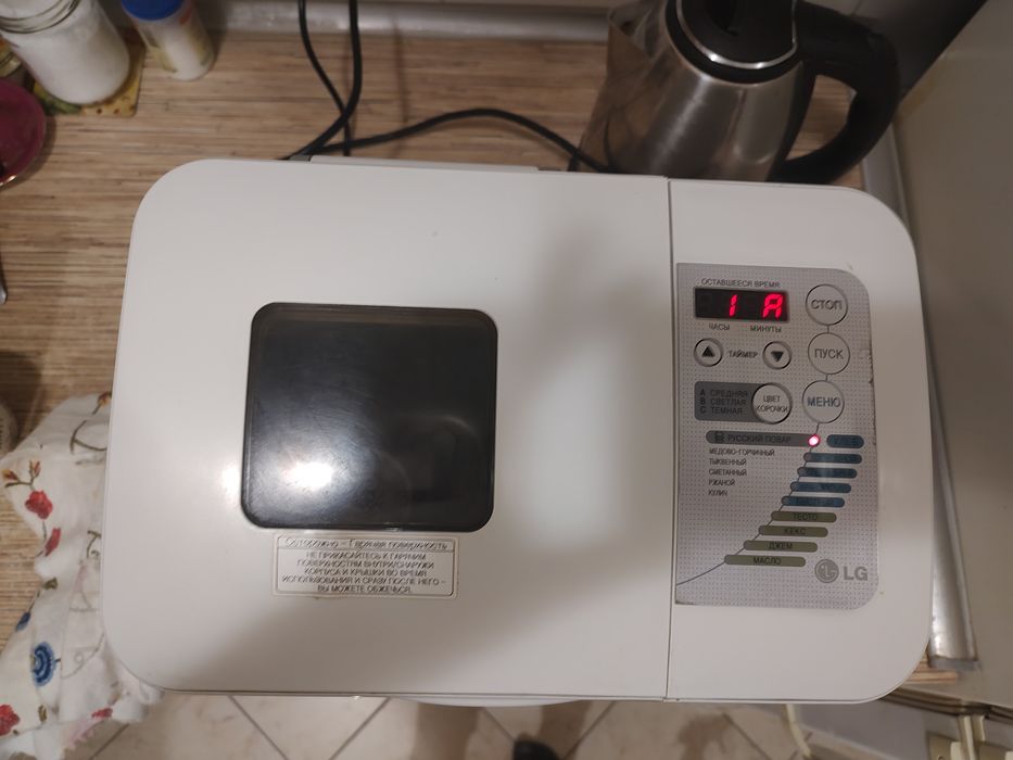 Продам хлібопічка  LG