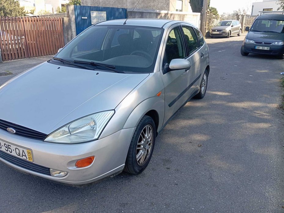 Vendo carro Ford Focus 1.4 gasolina