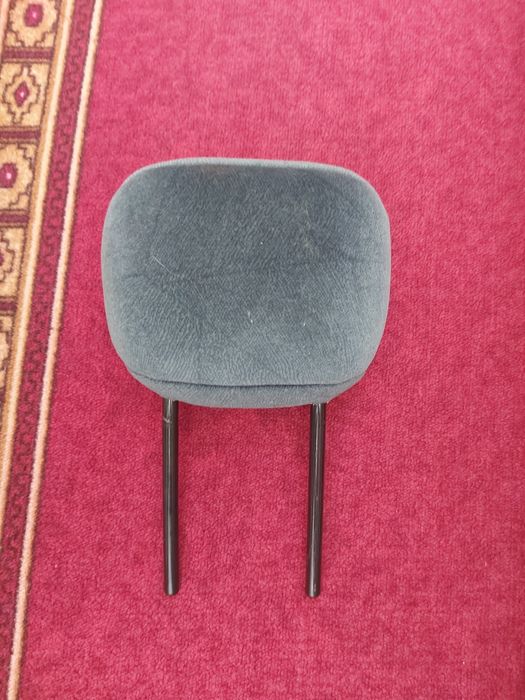 Підголковник для авто