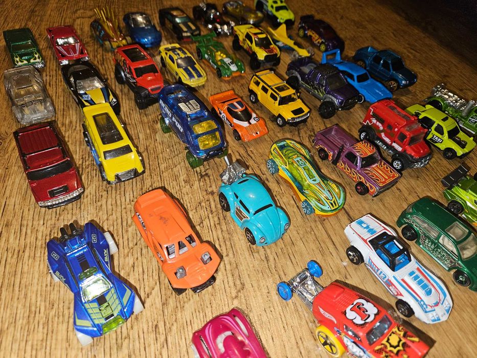 Машинкі hot wheels