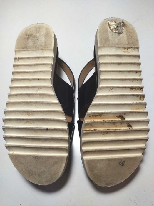 Sandálias pretas em verniz 37