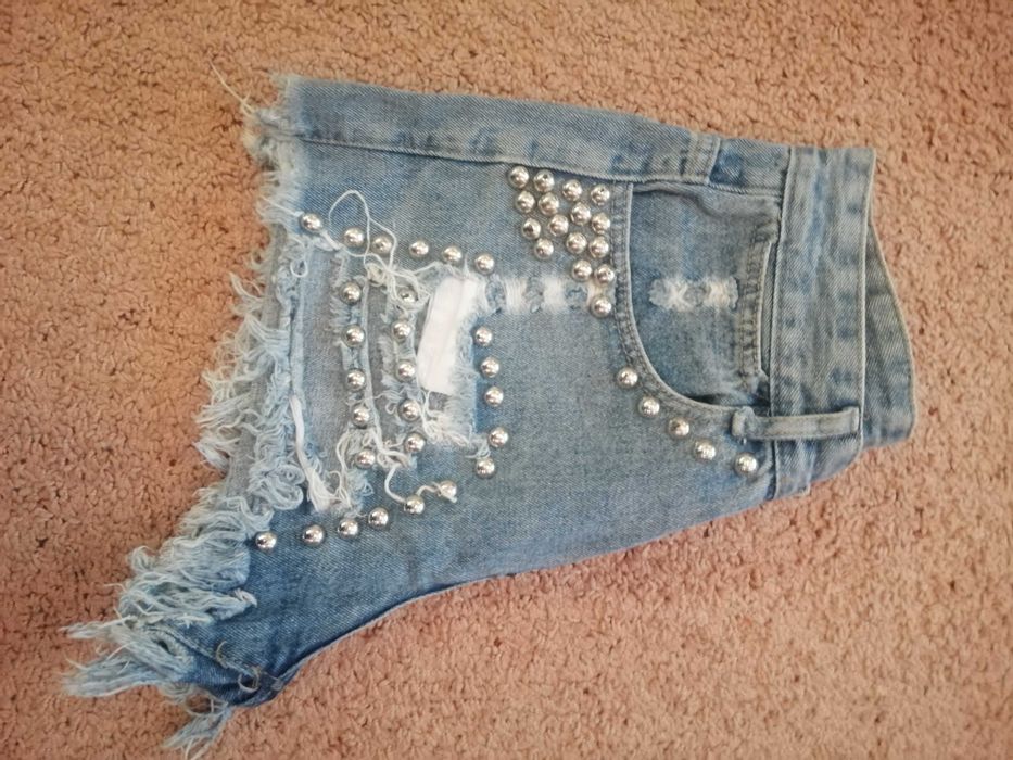 Продам короткие джинсовые шорты