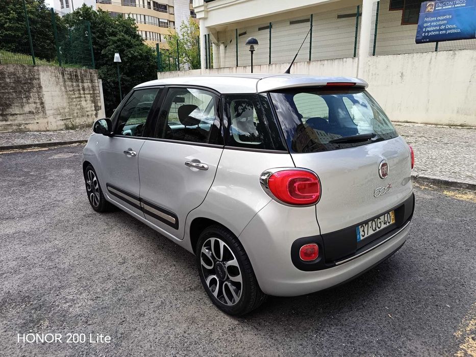 Viatura Fiat 500 L em ótimo estado. Sempre o mesmo proprietário.