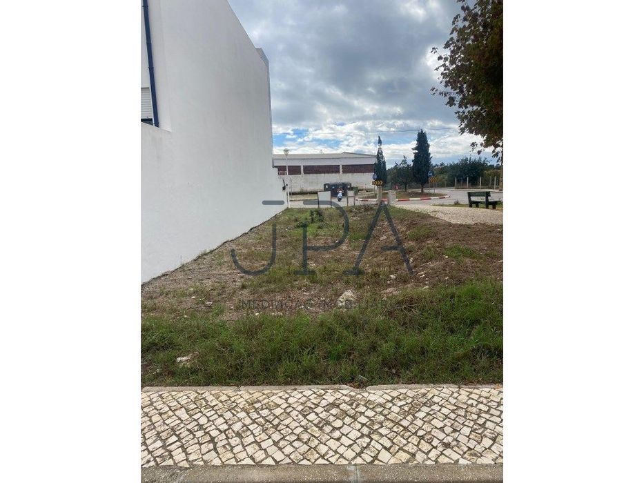 Lote de Terreno de 180 m2 VRSA — Vila Real de Santo António, Faro