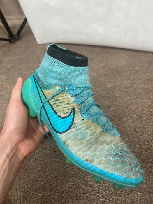 Nike magista obra