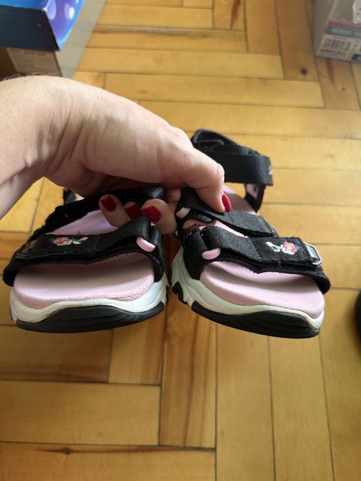 Босоніжки skechers на дівчинку 35 розмір