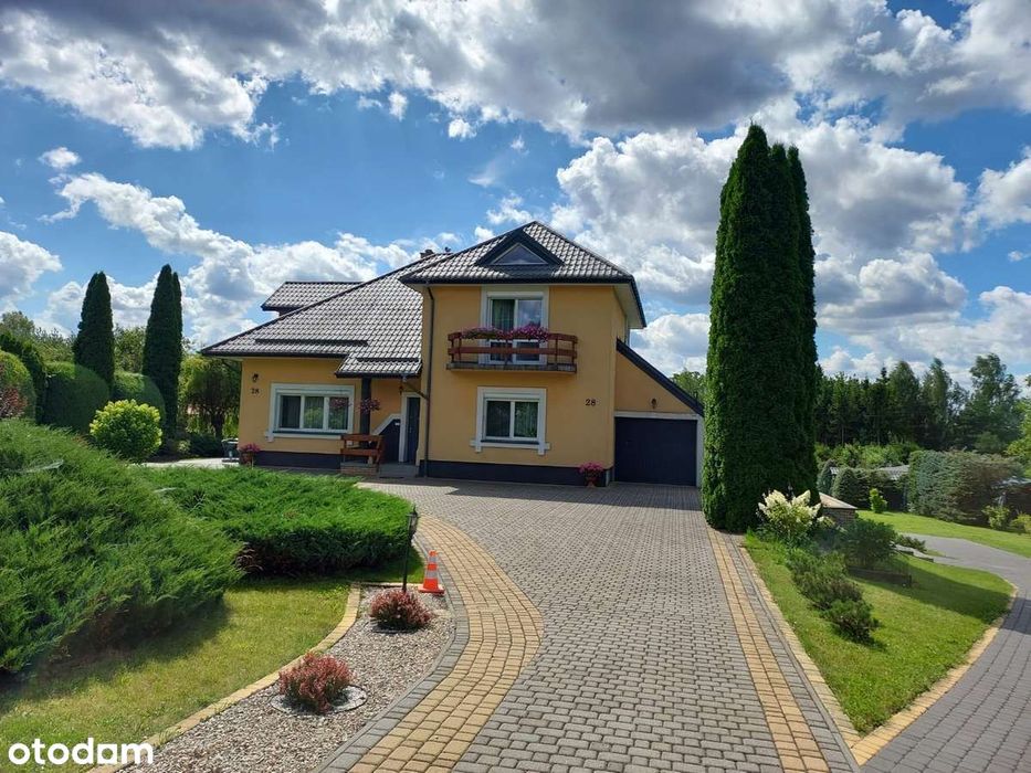 ELegancki dom z pięknym ogrodem i okolicą, 1 km od Krasnegostawu