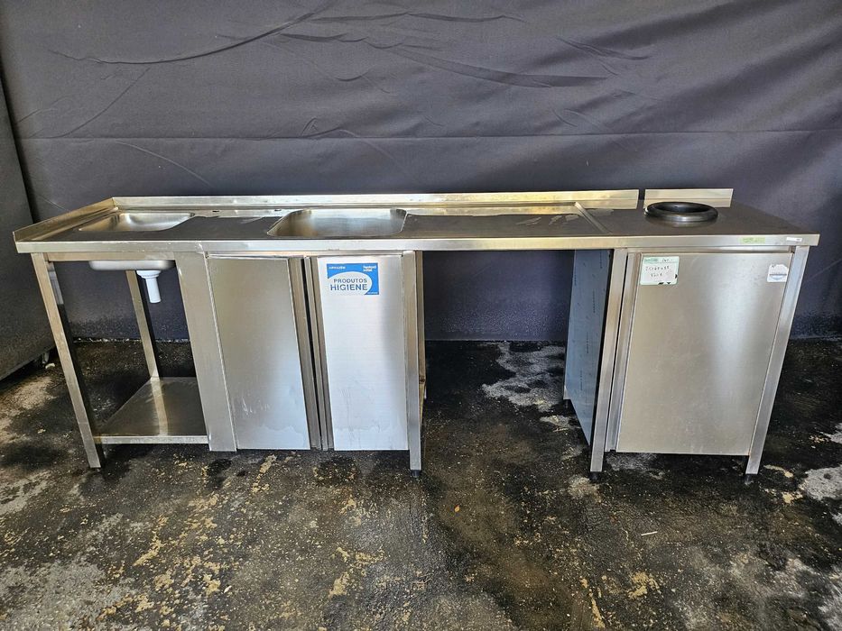 Bancada em inox com 2 lava loiça