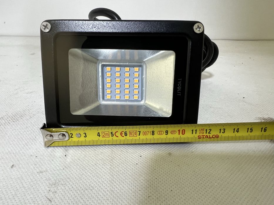 LED Floodlight 20W – Ciepła Barwa, IP65