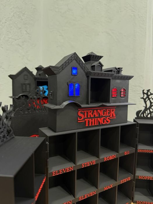 Поличка для фігурок з Stranger Things "Дивні Дива"