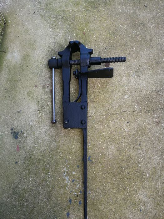 Torno de ferro antigo de ferreiro