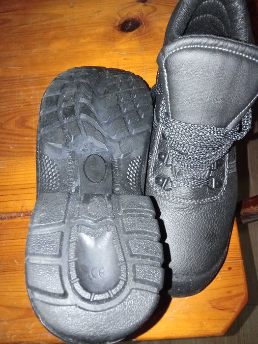 Botas trabalho ( 42 novas)