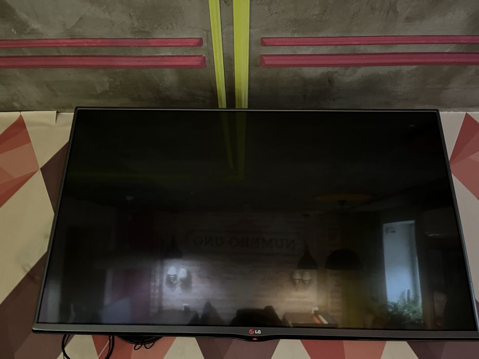 Телевизор LG 42LB552V ( с креплениями)