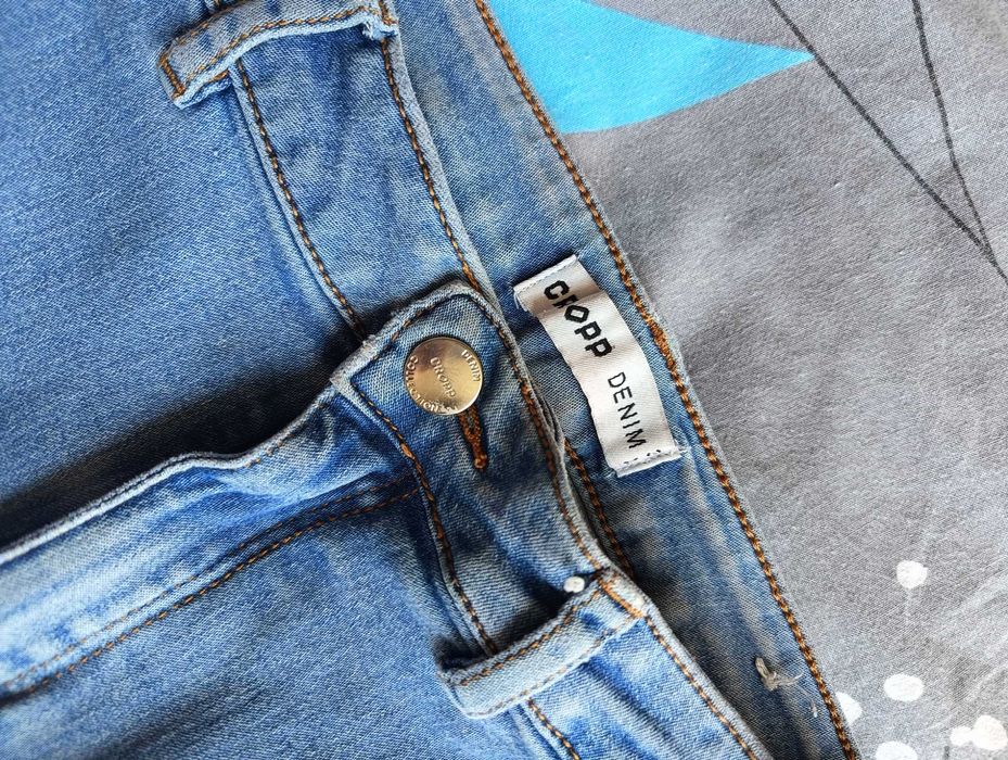 Jeansy niebieskie jasne, skinny XS