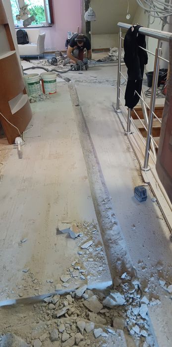 Obniżanie poziomu posadzki podłogi niwelacja frezowanie betonu kucie