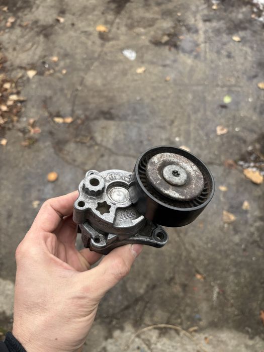 Натяжитель ремня спринтер 2000-2006г