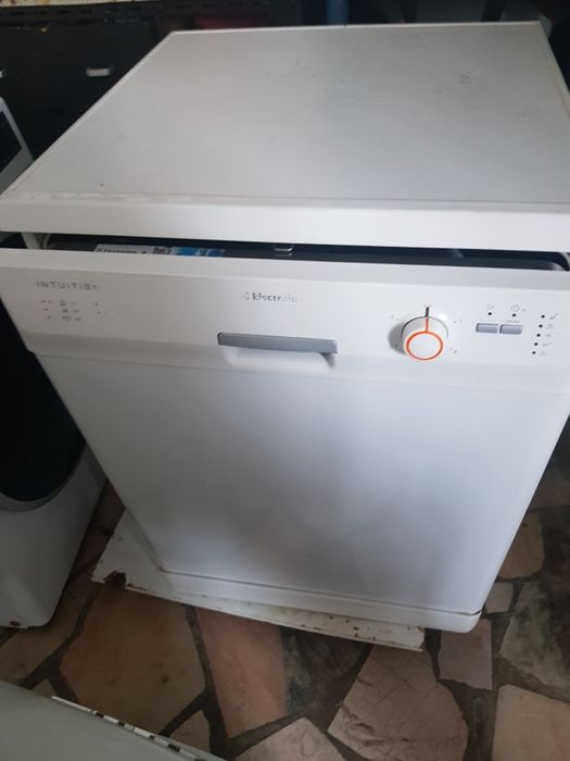 Maquina lavar loiça electrolux esf63020