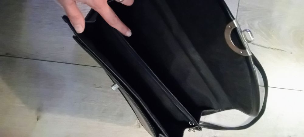 Torebka, kopertówka.