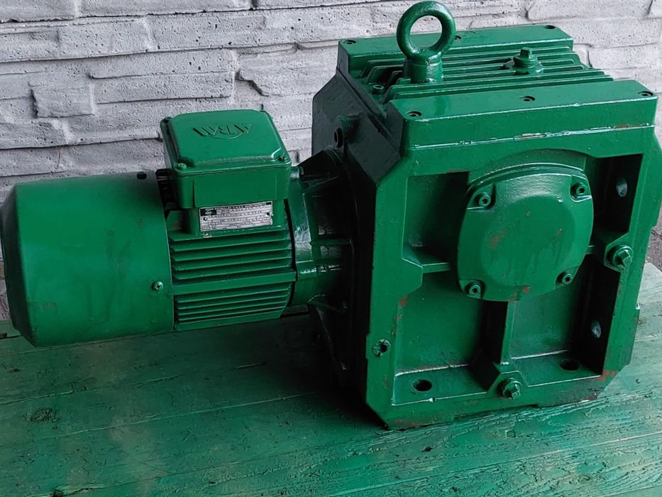 Motoreduktor kątowy 1.5kw 4obr.  Abm