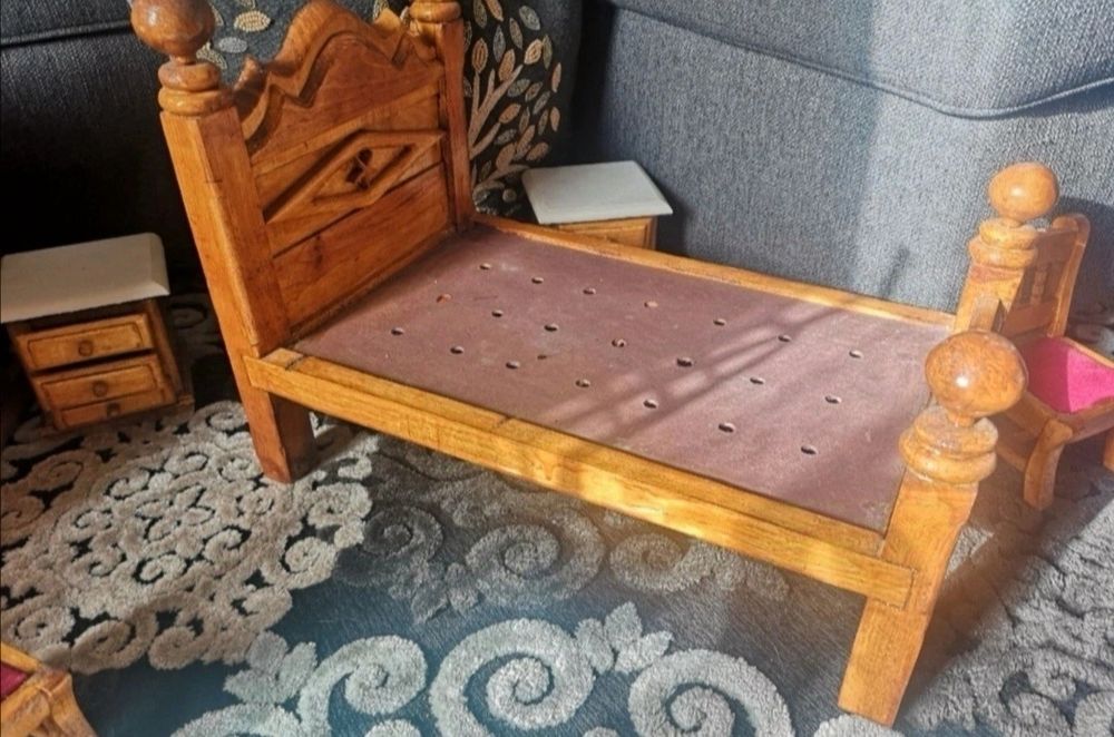 MINIATURA - mobília de quarto em madeira