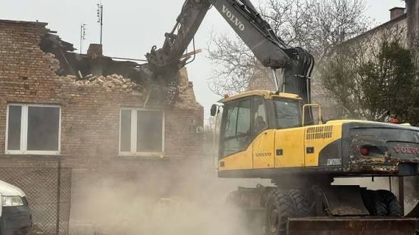 Wyburzenia rozbiórki - budynków. Domów  Garaży  Stodół Altan  pakamery  Szklarnie  Kominów  Rozbiórki - dachów, papy, eternit, azbest, ( SOSNOWIEC )