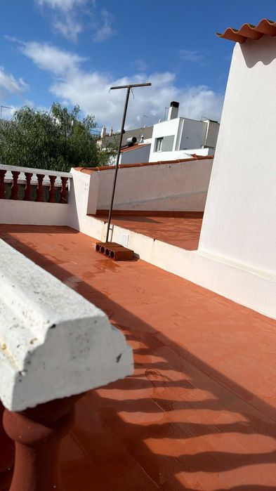 Moradia Lagoa á Venda (Remodelar)