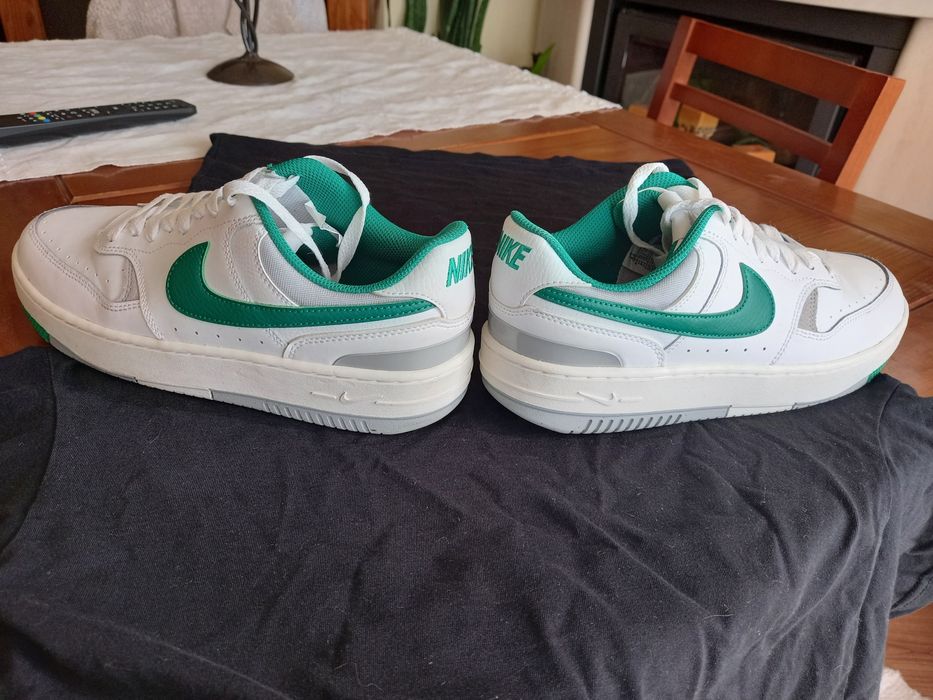 NIKE Air Force Novas