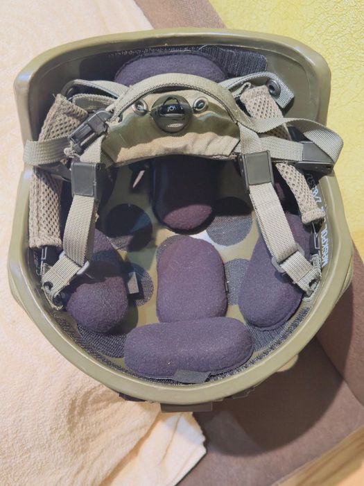 Новий шолом Fast