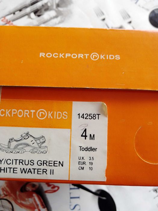 Sandálias de bebé tamanho 19