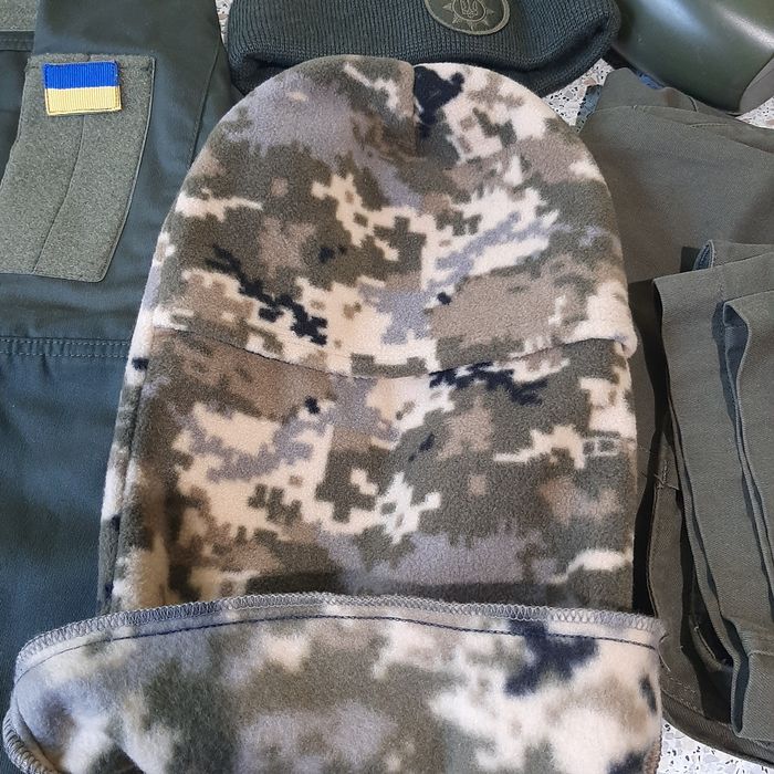 Куртка военная + фляга, шапка, балаклава, штаны.