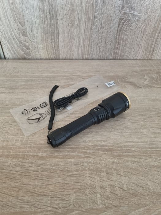 Latarka LED taktyczna Vayox