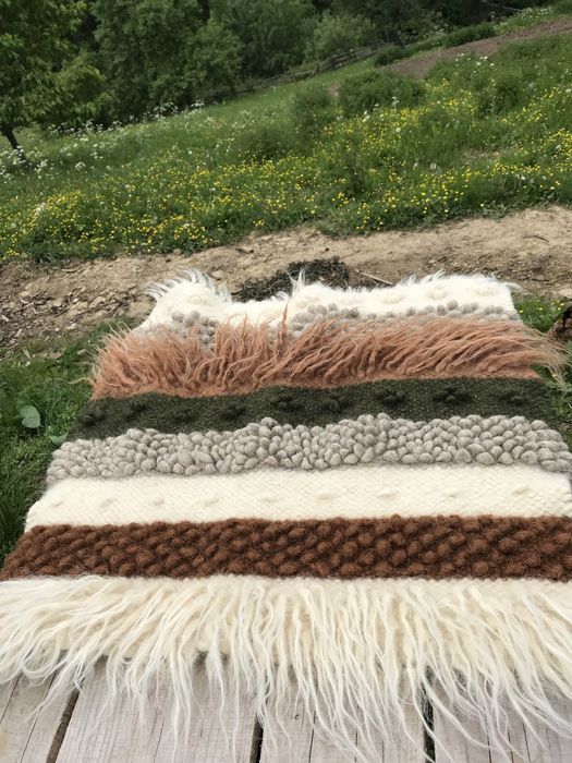 Килимки і панно ручної роботи в наявності